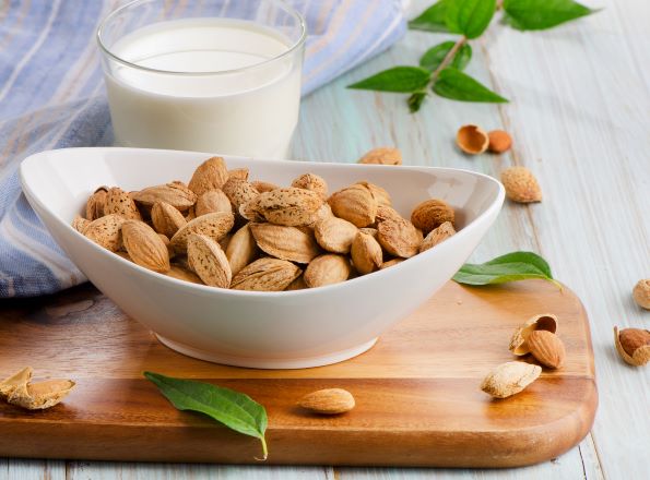 Lait d'amande vs lait ordinaire en protéines shakes