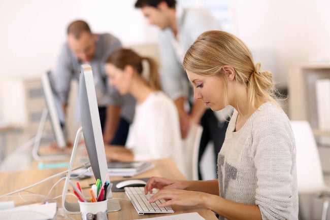 Meilleurs exercices pour les travailleurs de bureau : comment réparer les dommages causés par une journée entière assis