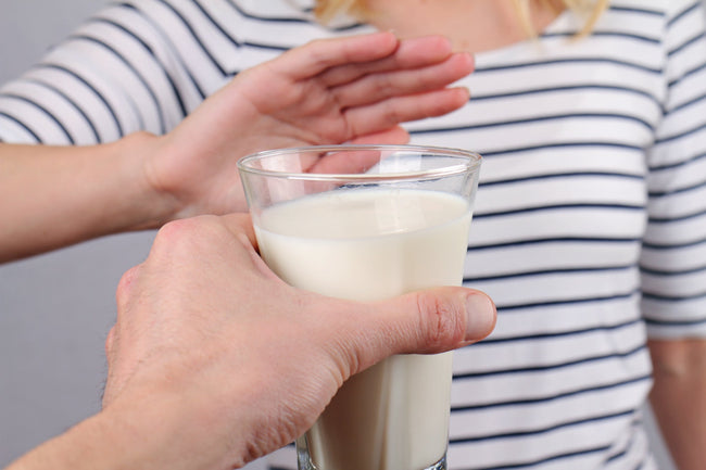 Quels sont les effets secondaires courants de la protéine de lactosérum ? Guide complet de sécurité 2025