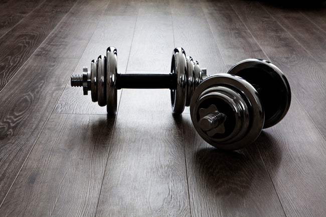 Barbell vs Dumbbell: Quelle est la meilleure façon de soulever?