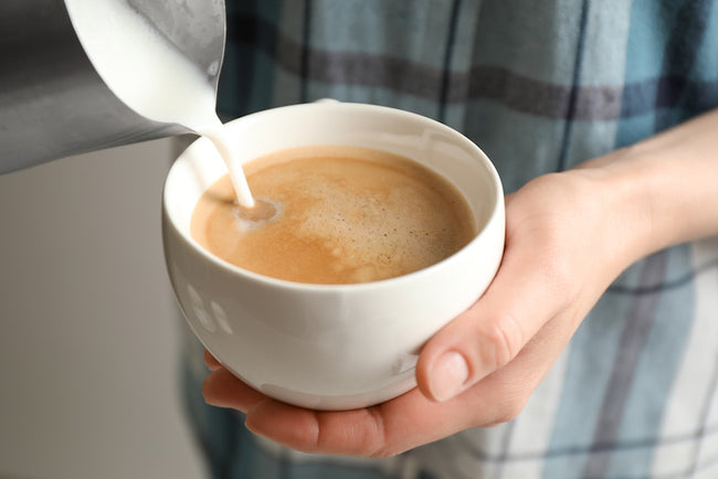 Pouvez-vous mettre de la poudre de protéines dans le café?
